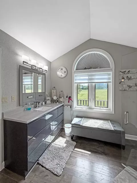 Bath - 2579 W Fairgrounds Rd, Freeport, IL 61032 photo 2 of 8