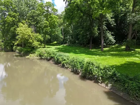 View/Area - 2579 W Fairgrounds Rd, Freeport, IL 61032 photo 2 of 4