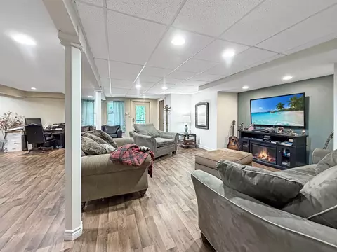 Living - 2579 W Fairgrounds Rd, Freeport, IL 61032 photo 5 of 11