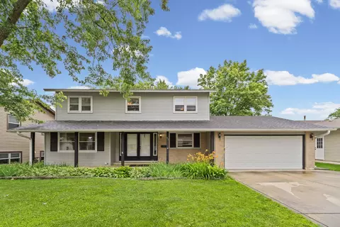 91 Kendal Rd, Elk Grove Village, IL 60007