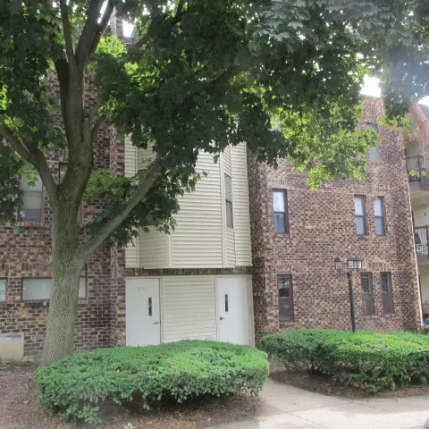 2013 Country Club Dr #11, Woodridge, IL 60517