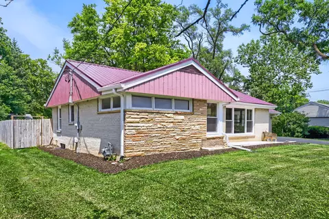621 W Slocum Lake Rd, Wauconda, IL 60084