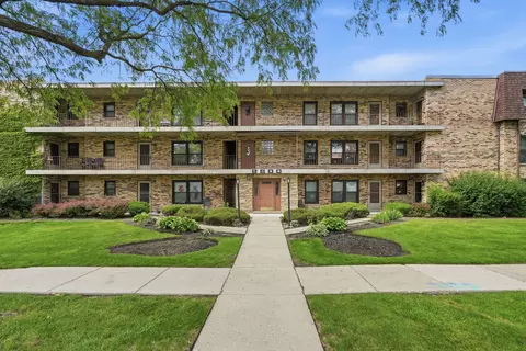 2600 Oakton St #1E, Park Ridge, IL 60068
