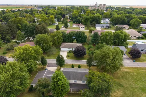 View/Area - 201 E Ririe Pl, Flanagan, IL 61740 photo 2 of 10