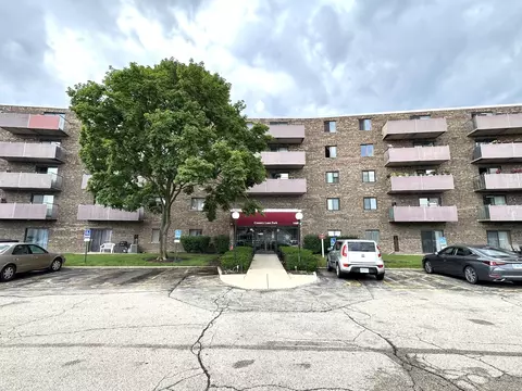 1460 Fairlane Dr #311, Schaumburg, IL 60193