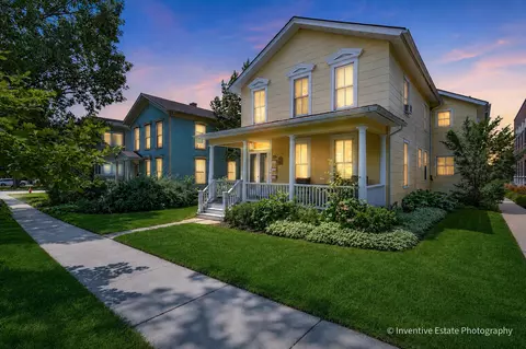 15 N Brainard St, Naperville, IL 60540