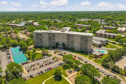 6340 Americana Dr #214, Willowbrook, IL 60527