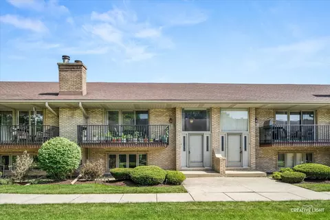 8316 Woodland Dr #5, Darien, IL 60561