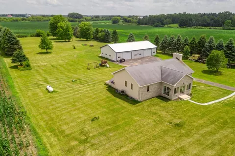 16649 Beaverton Rd, Capron, IL 61012 photo 5