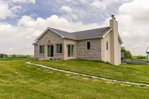 16649 Beaverton Rd, Capron, IL 61012 photo 2