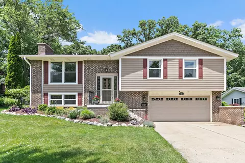 101 S Cedarcrest Dr, Schaumburg, IL 60193