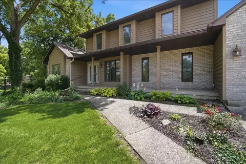 2 Stetson Dr, Bloomington, IL 61701 photo 2