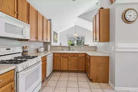 Kitchen - 1720 Sienna Ct, Wheeling, IL 60090 photo 1 of 2