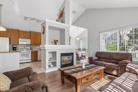 Living - 1720 Sienna Ct, Wheeling, IL 60090 photo 2 of 5