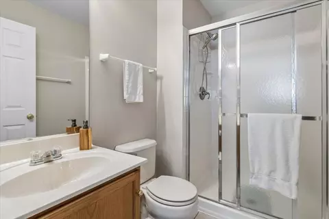 Bath - 1720 Sienna Ct, Wheeling, IL 60090 photo 3 of 3