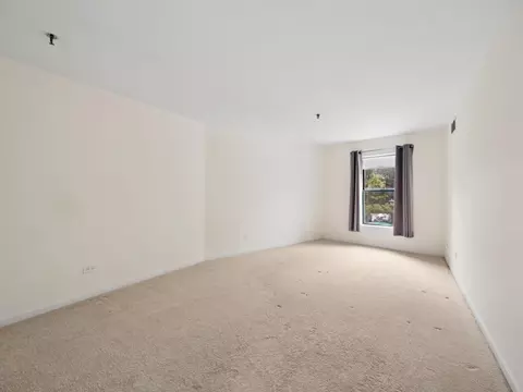 Bedroom - 3265 Kirchoff Rd #217, Rolling Meadows, IL 60008 photo 1 of 2