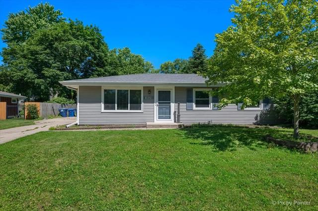 1820 Forrest Blvd, Saint Charles, IL 60174