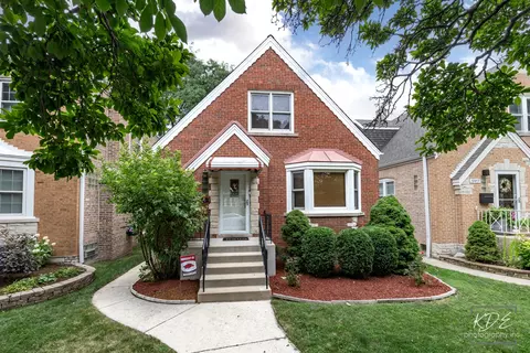 5915 W Roscoe St, Chicago, IL 60634