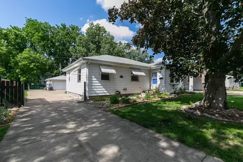 3224 W 17th St, Davenport, IA 52804
