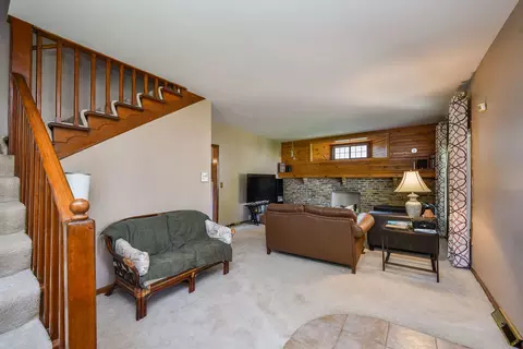 Living - 136 Hamlet St, Batavia, IL 60510 photo 1 of 2