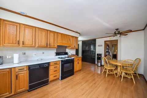 Kitchen - 136 Hamlet St, Batavia, IL 60510 photo 1 of 2