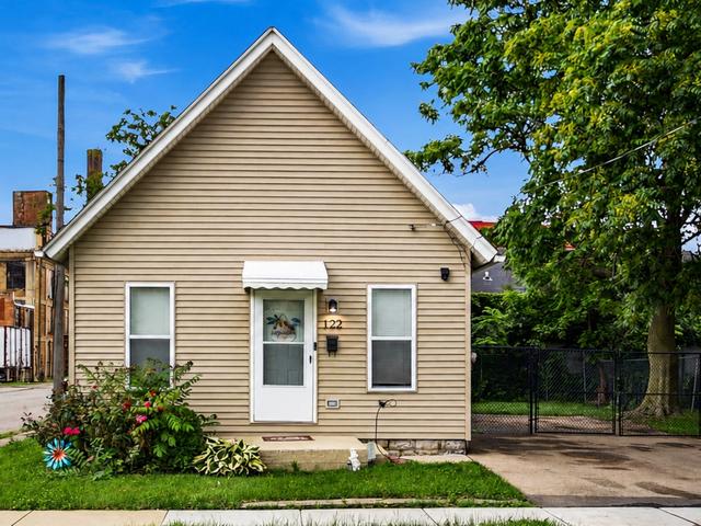 122 Cross St, Aurora, IL 60506