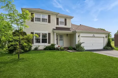 1436 Bridgedale Rd, Crystal Lake, IL 60014
