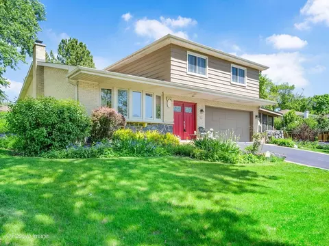 534 E Foster Ave, Roselle, IL 60172