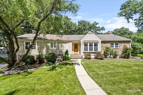2202 Country Knoll Ln, Elgin, IL 60123