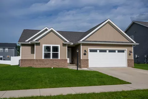 712 Cates Dr, Mahomet, IL 61853
