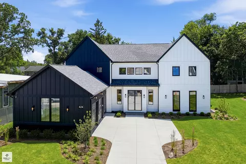 424 Forest Edge Dr, Glencoe, IL 60022
