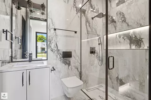 Bath - 424 Forest Edge Dr, Glencoe, IL 60022 photo 1 of 10