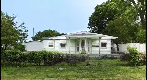 11 E Woodlawn St, Danville, IL 61832