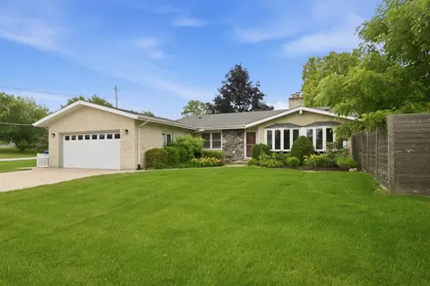8401 W 85th St, Hickory Hills, IL 60457
