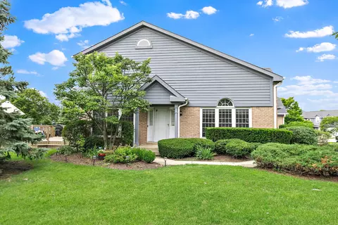 246 Lynwood Ln, Bloomingdale, IL 60108