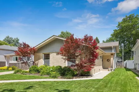 139 S Milton Ave, Glen Ellyn, IL 60137