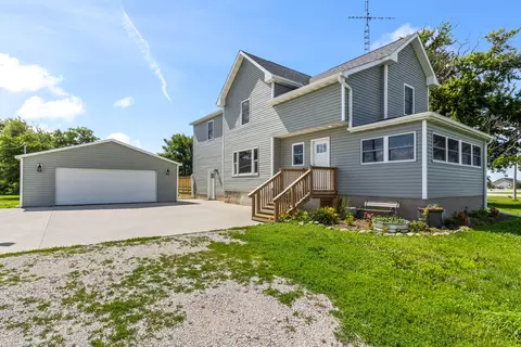 17469 N 300 East Rd, Flanagan, IL 61740