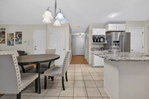 2 Scenic Pt, Bloomington, IL 61701 photo 9