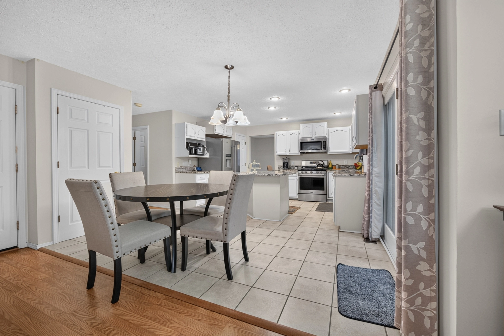 2 Scenic Pt, Bloomington, IL 61701 photo 11