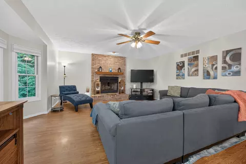 2 Scenic Pt, Bloomington, IL 61701 photo 13