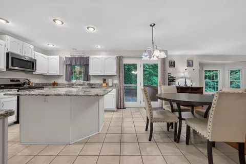 2 Scenic Pt, Bloomington, IL 61701 photo 4