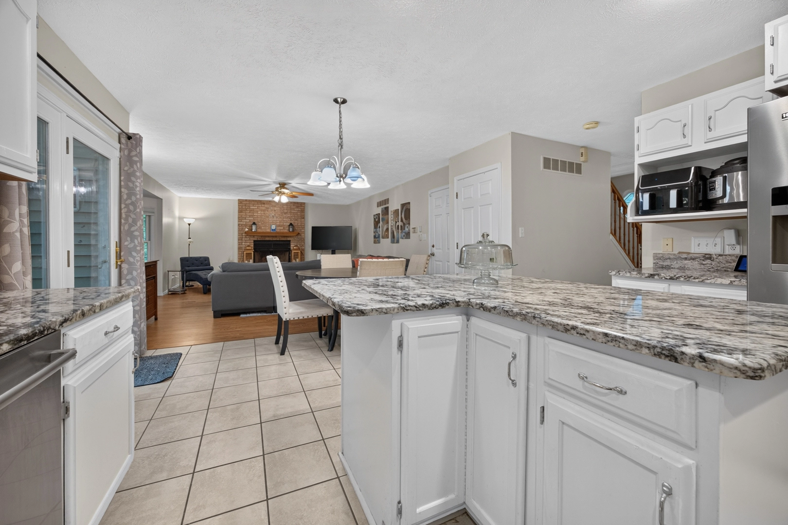 2 Scenic Pt, Bloomington, IL 61701 photo 8