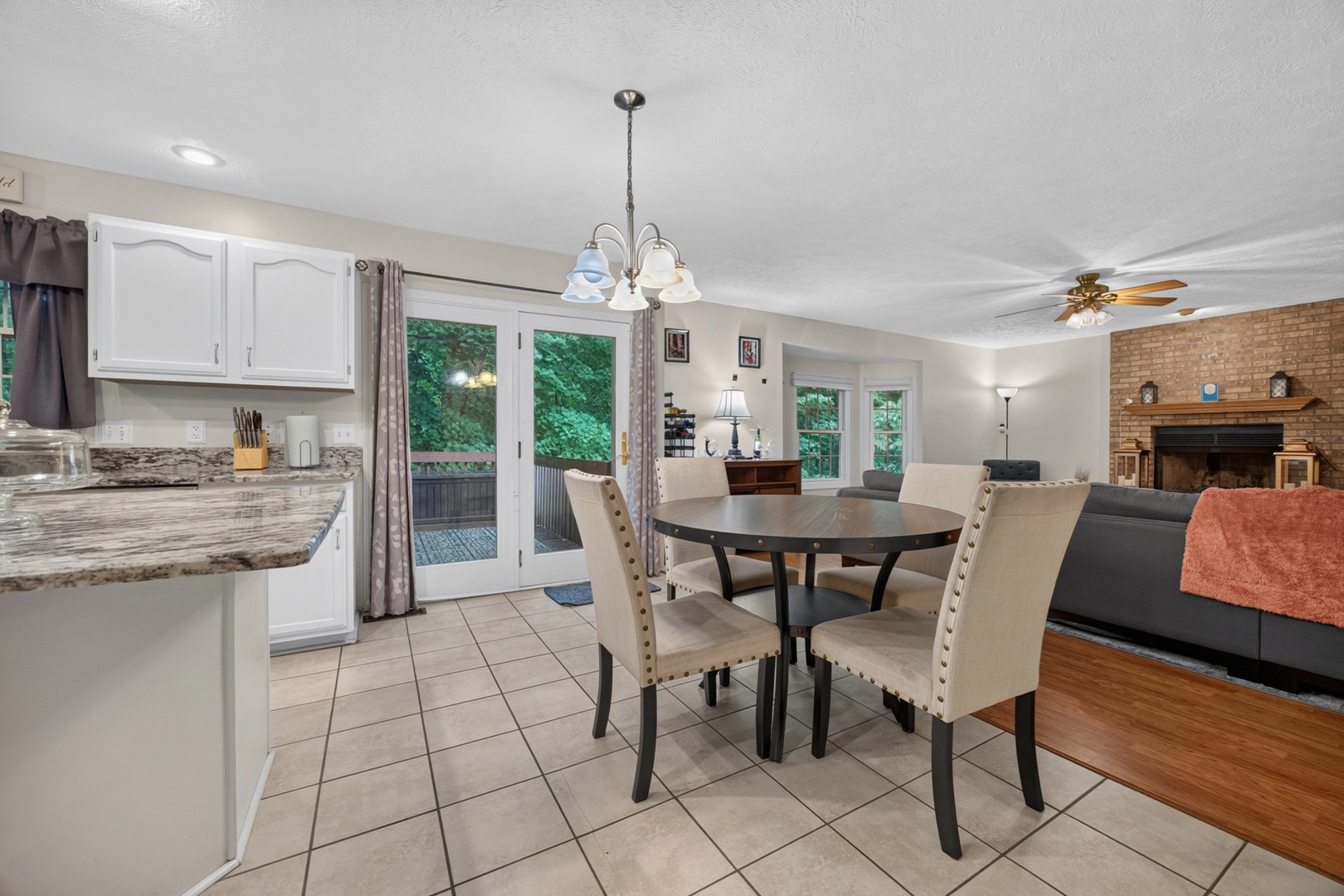 2 Scenic Pt, Bloomington, IL 61701 photo 5
