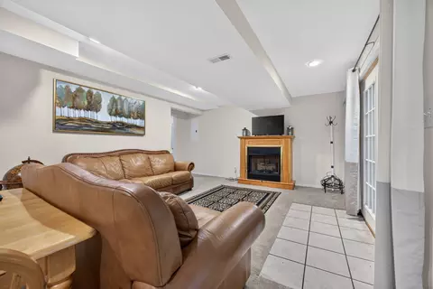 2 Scenic Pt, Bloomington, IL 61701 photo 40