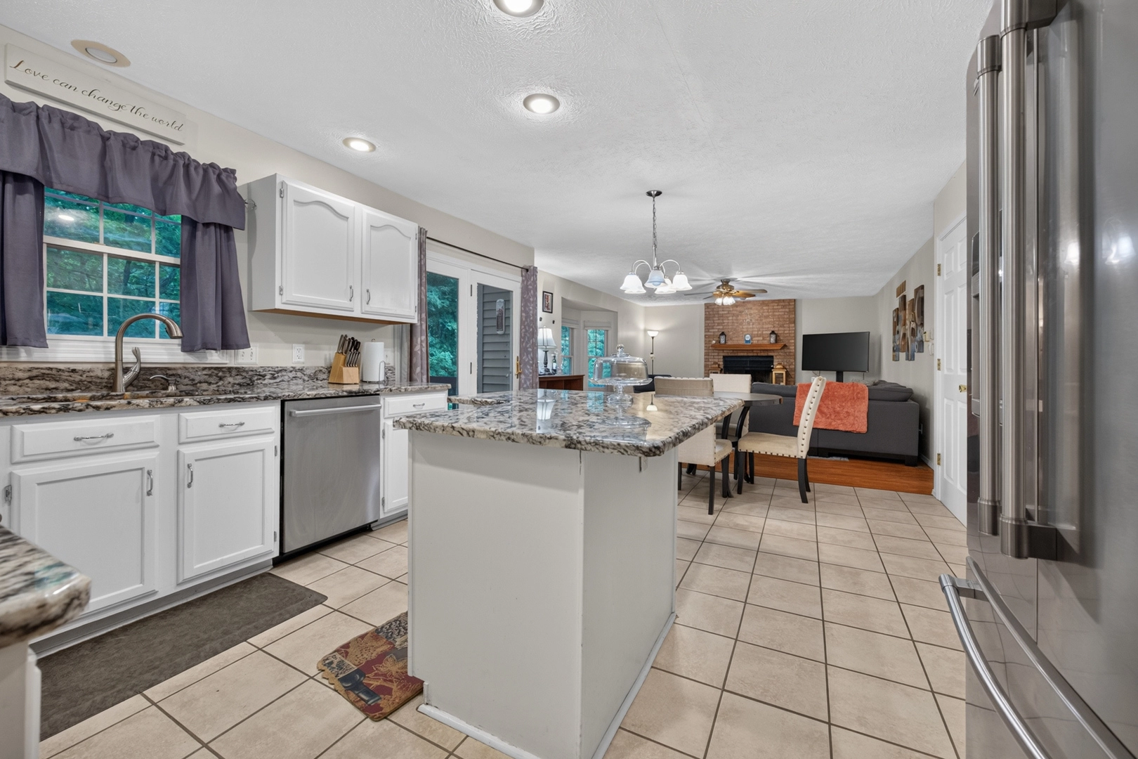 2 Scenic Pt, Bloomington, IL 61701 photo 7