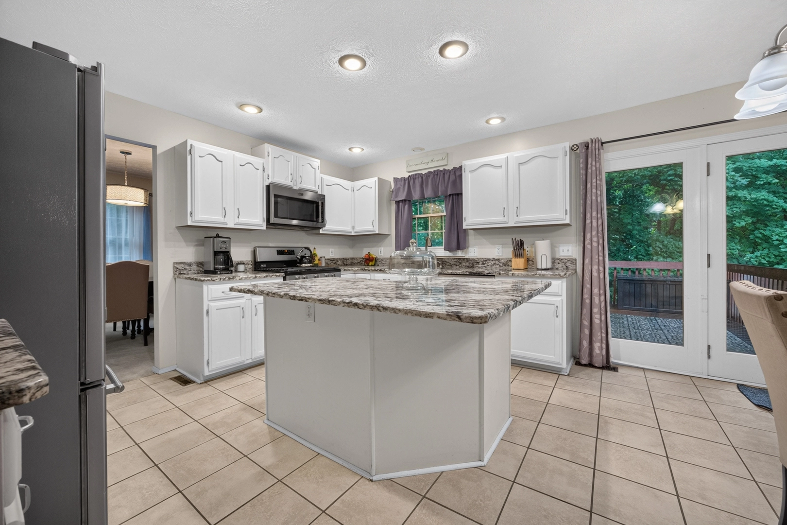 2 Scenic Pt, Bloomington, IL 61701 photo 6
