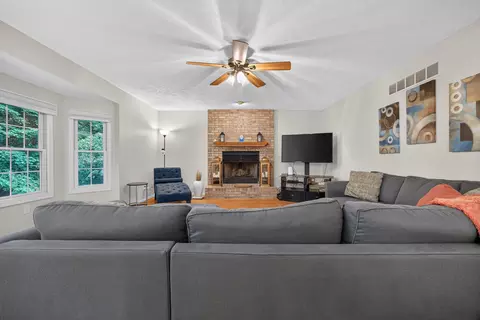 2 Scenic Pt, Bloomington, IL 61701 photo 14