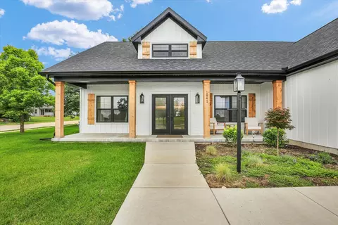 1841 S Stone Creek Blvd, Urbana, IL 61802