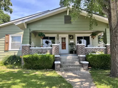 2122 Dewey St, Murphysboro, IL 62966