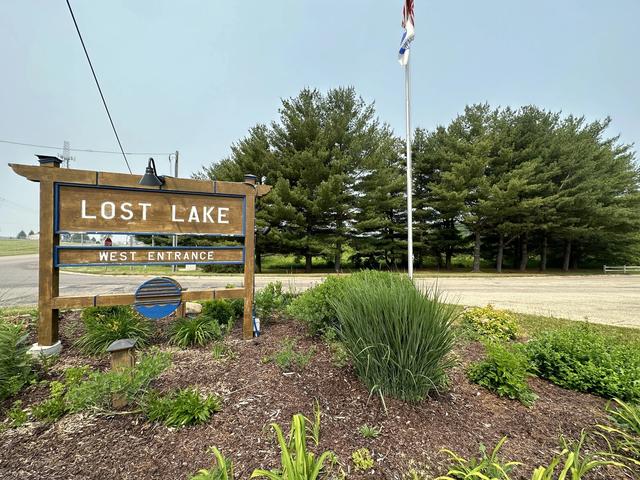 101 Cuyahoga Dr, Dixon, IL 61021